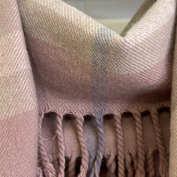 Burberry Vintage 100% Cashmere Made in Scotland Long Scarf w/two-sided fringe - Picture 12 of 12